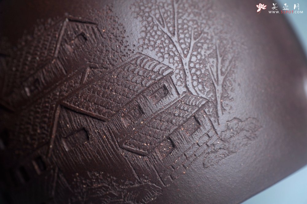 紫砂壶图片：美壶特惠 超精致老紫泥秦权壶 立体雕刻山水 特文气 - 宜兴紫砂壶网