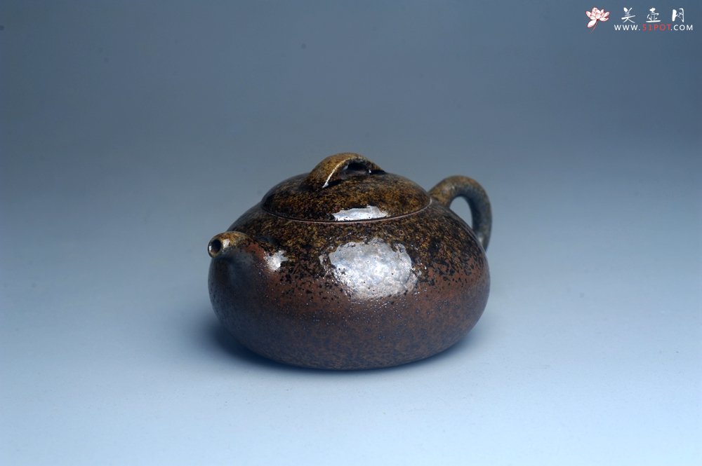 紫砂壶图片：美壶特惠 精致柴烧芝麻段泥半月壶 柴烧之佳品 - 宜兴紫砂壶网