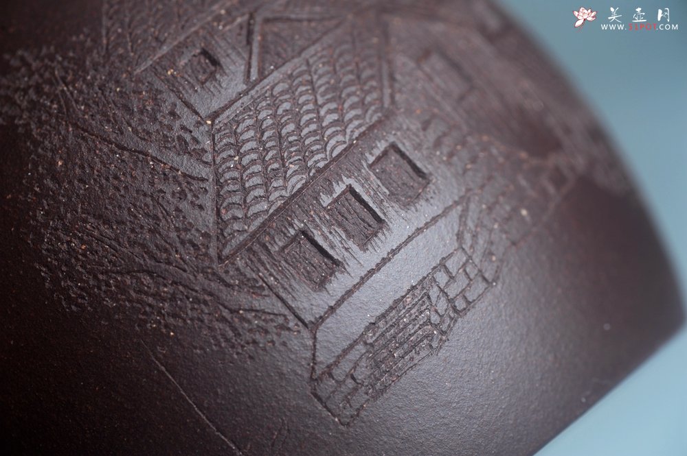 紫砂壶图片：美壶特惠 超精致老紫泥秦权壶 立体雕刻山水 特文气 - 宜兴紫砂壶网