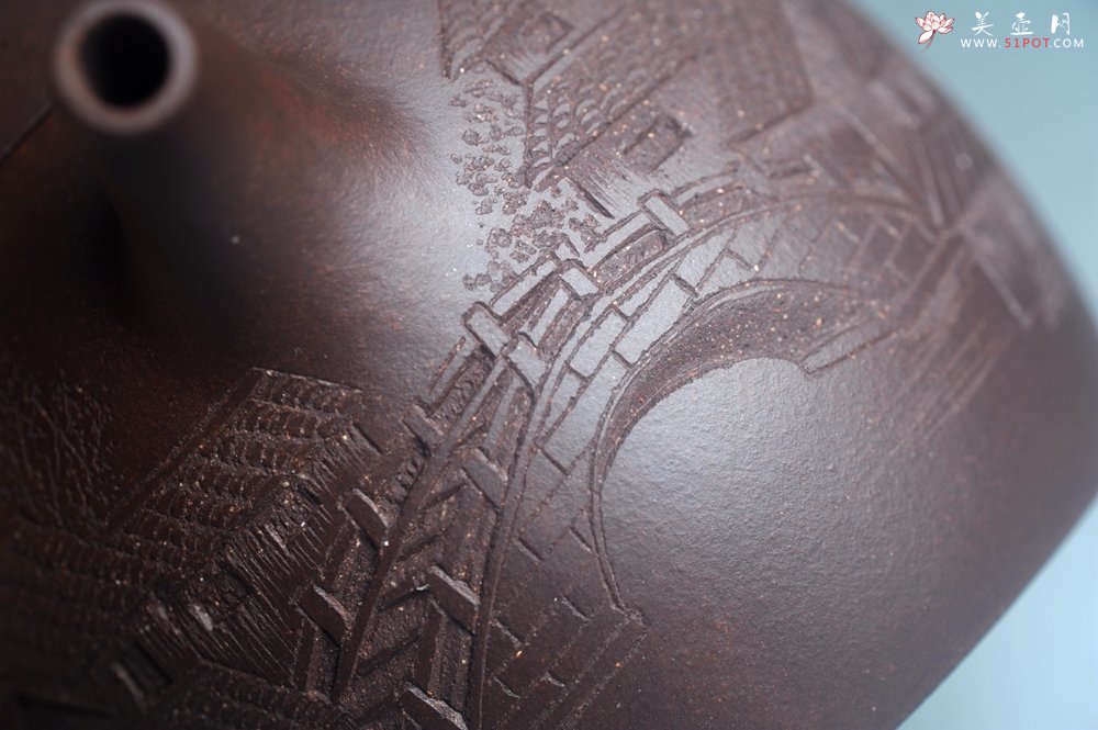 紫砂壶图片：美壶特惠 超精致老紫泥秦权壶 立体雕刻山水 特文气 - 宜兴紫砂壶网
