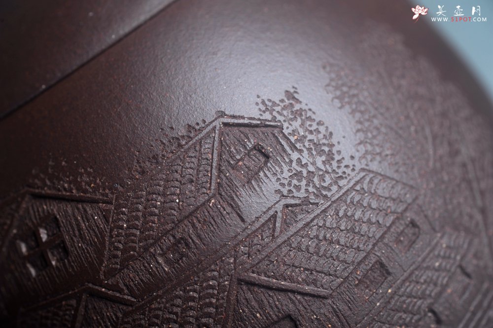 紫砂壶图片：美壶特惠 超精致老紫泥秦权壶 立体雕刻山水 特文气 - 宜兴紫砂壶网