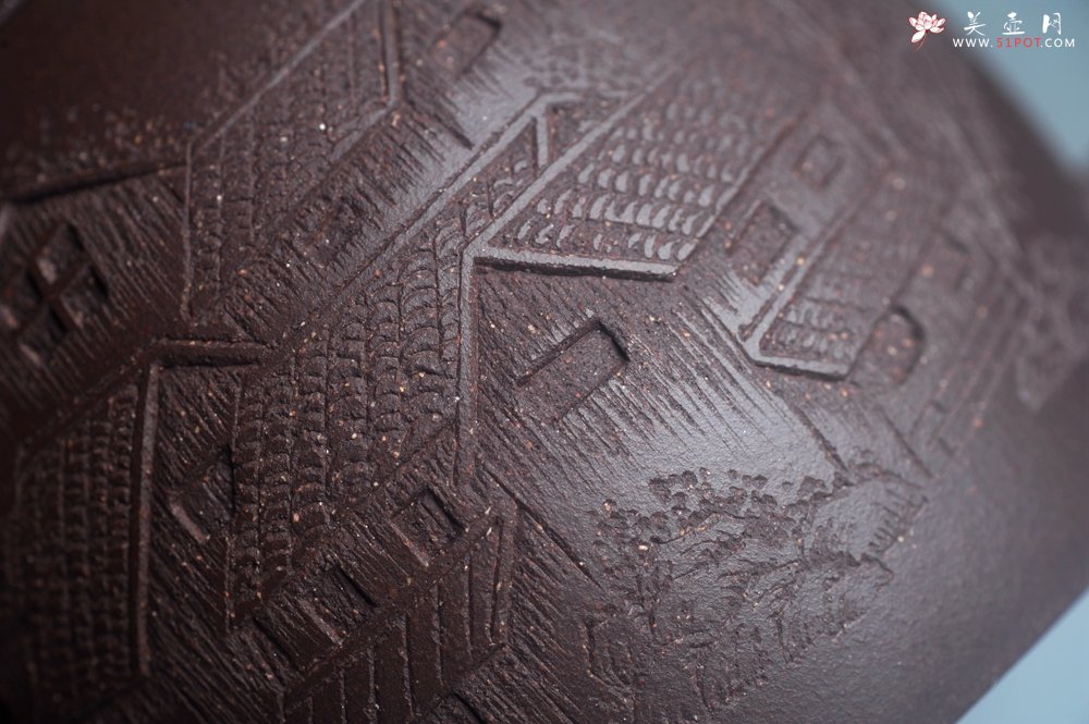 紫砂壶图片：美壶特惠 超精致老紫泥秦权壶 立体雕刻山水 特文气 - 宜兴紫砂壶网