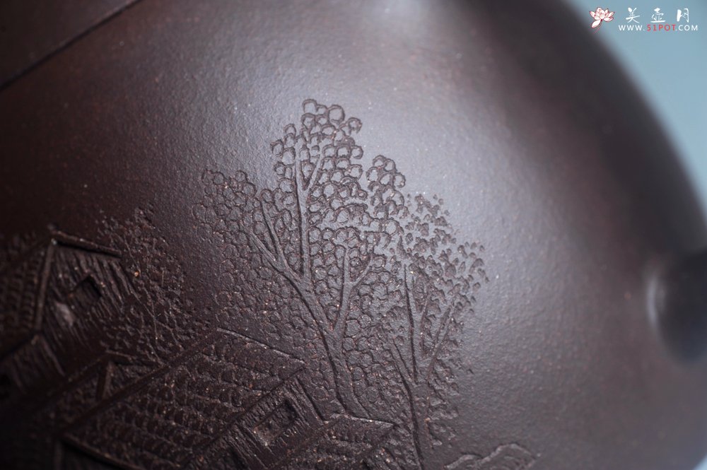 紫砂壶图片：美壶特惠 超精致老紫泥秦权壶 立体雕刻山水 特文气 - 宜兴紫砂壶网