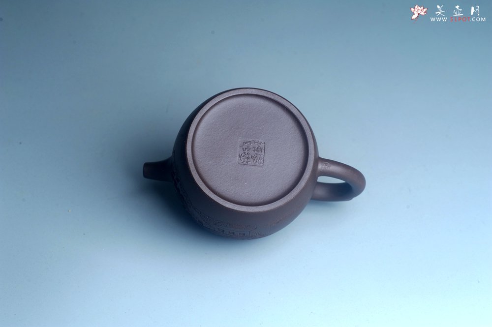 紫砂壶图片：美壶特惠 超精致老紫泥秦权壶 立体雕刻山水 特文气 - 宜兴紫砂壶网