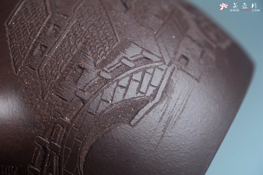 紫砂壶图片：美壶特惠 超精致老紫泥秦权壶 立体雕刻山水 特文气 - 宜兴紫砂壶网