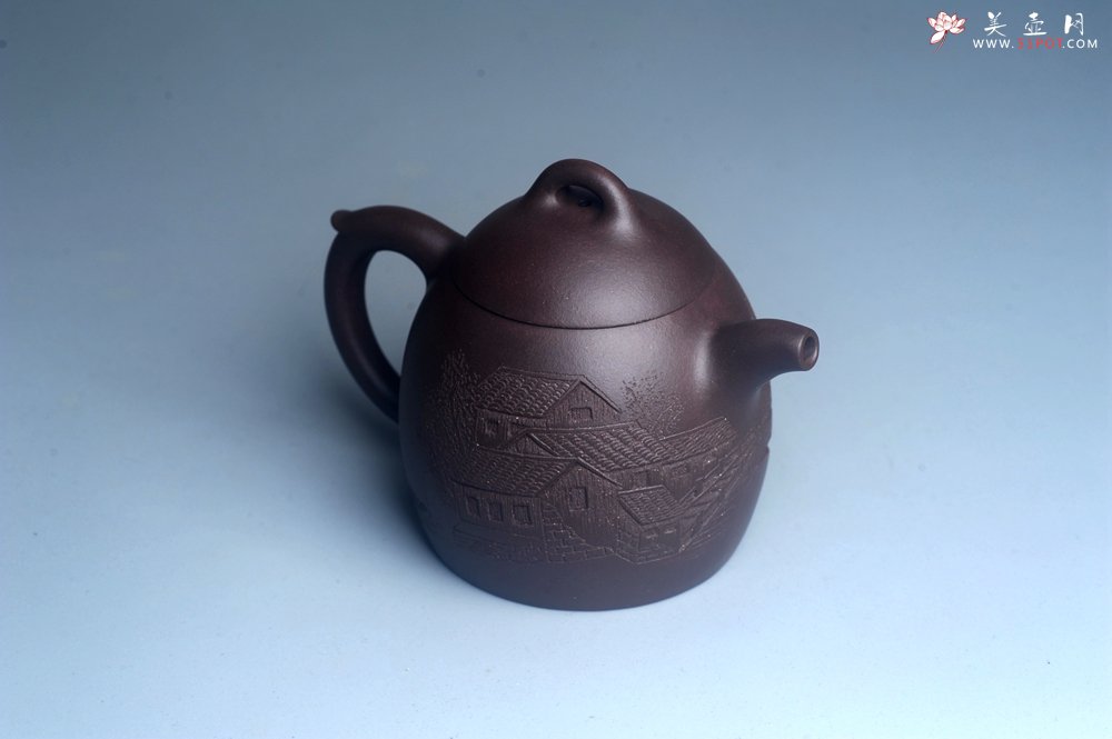 紫砂壶图片：美壶特惠 超精致老紫泥秦权壶 立体雕刻山水 特文气 - 宜兴紫砂壶网