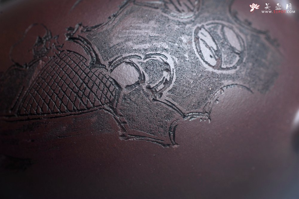 紫砂壶图片：特油润底曹青 全手工大蕴存心壶 寒江独钓 卡盖难度相当大 期待与亲结缘 - 宜兴紫砂壶网