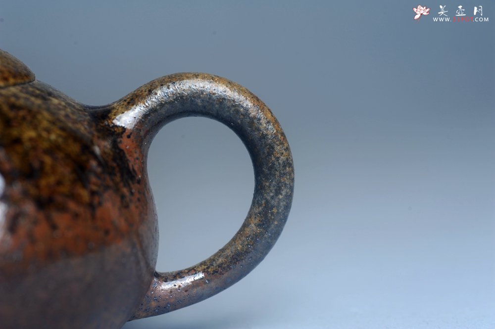 紫砂壶图片：美壶特惠 精致柴烧芝麻段泥半月壶 柴烧之佳品 - 宜兴紫砂壶网