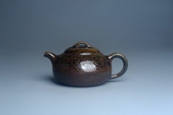 紫砂壶图片：美壶特惠 精致柴烧芝麻段泥半月壶 柴烧之佳品 - 宜兴紫砂壶网