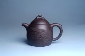 紫砂壶图片：美壶特惠 超精致老紫泥秦权壶 立体雕刻山水 特文气 - 宜兴紫砂壶网