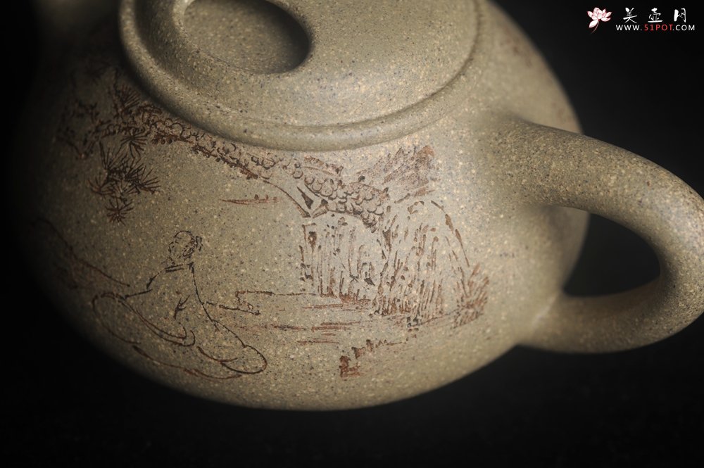 紫砂壶图片：实力派工艺师文砂苑堂主周斌 特好本山芝麻绿泥全手工牛盖高士壶  行到水穷处 坐看云起时 - 宜兴紫砂壶网