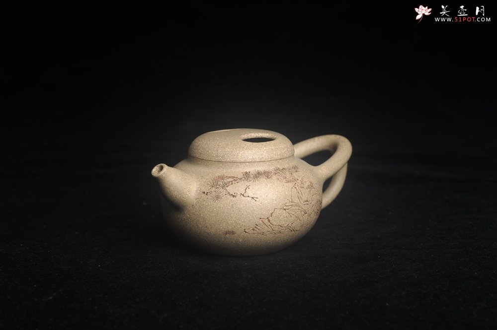 紫砂壶图片：实力派工艺师周斌 极品芝麻段泥 原创全手工牛韵壶 松涛烹雪醒诗梦 竹院浮烟荡俗尘 - 宜兴紫砂壶网