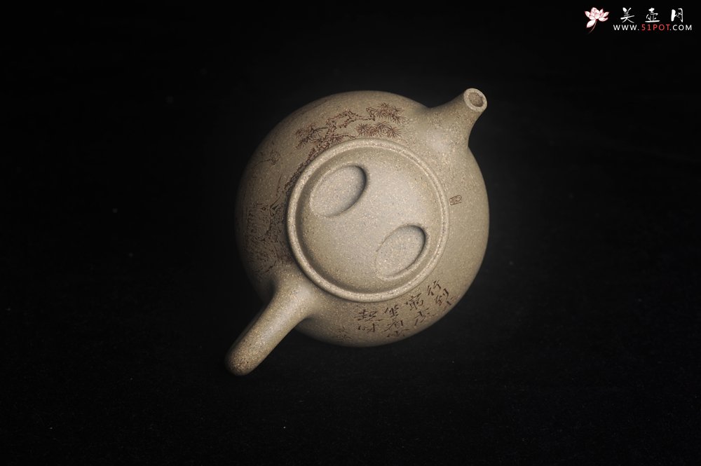 紫砂壶图片：实力派工艺师文砂苑堂主周斌 特好本山芝麻绿泥全手工牛盖高士壶  行到水穷处 坐看云起时 - 宜兴紫砂壶网