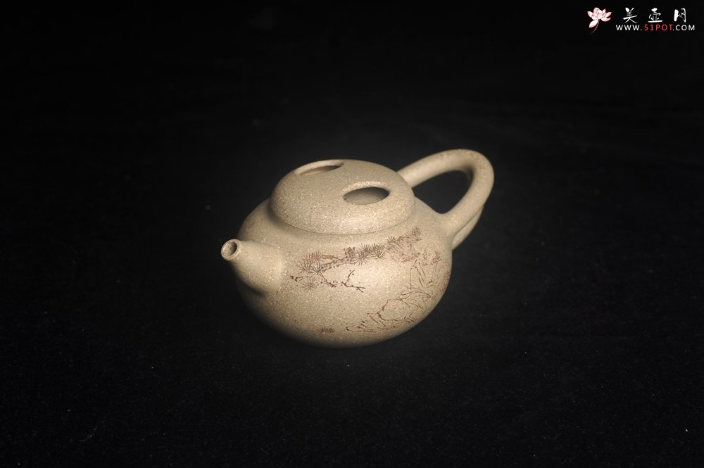 紫砂壶图片：实力派工艺师周斌 极品芝麻段泥 原创全手工牛韵壶 松涛烹雪醒诗梦 竹院浮烟荡俗尘 - 宜兴紫砂壶网