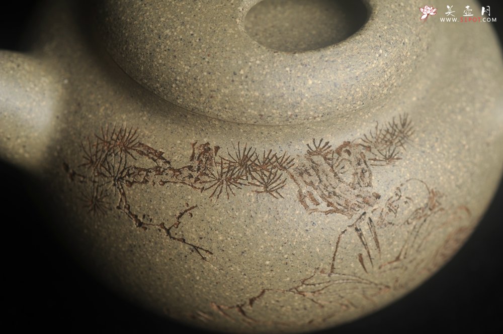 紫砂壶图片：实力派工艺师周斌 极品芝麻段泥 原创全手工牛韵壶 松涛烹雪醒诗梦 竹院浮烟荡俗尘 - 宜兴紫砂壶网