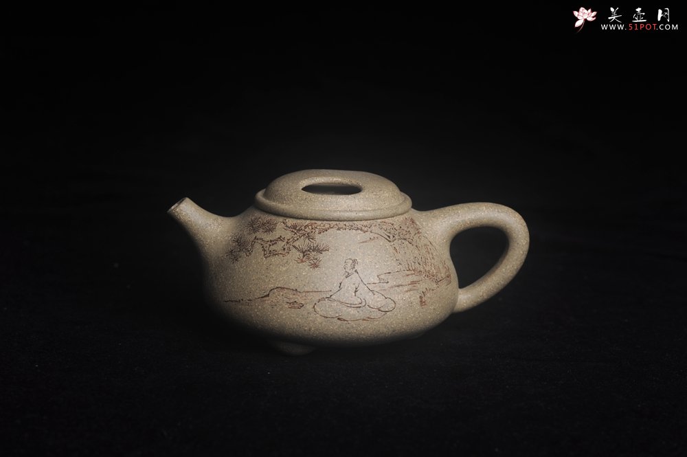 紫砂壶图片：实力派工艺师文砂苑堂主周斌 特好本山芝麻绿泥全手工牛盖高士壶  行到水穷处 坐看云起时 - 宜兴紫砂壶网