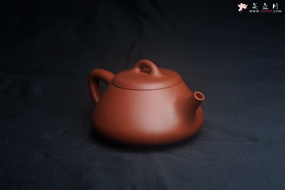 紫砂壶图片：潜力股周小培老师 老师家藏黄龙山一号井小红泥 全手工曼生石瓢 不肥而坚是以永年 - 宜兴紫砂壶网