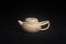 紫砂壶图片：实力派工艺师周斌 极品芝麻段泥 原创全手工牛韵壶 松涛烹雪醒诗梦 竹院浮烟荡俗尘 - 宜兴紫砂壶网