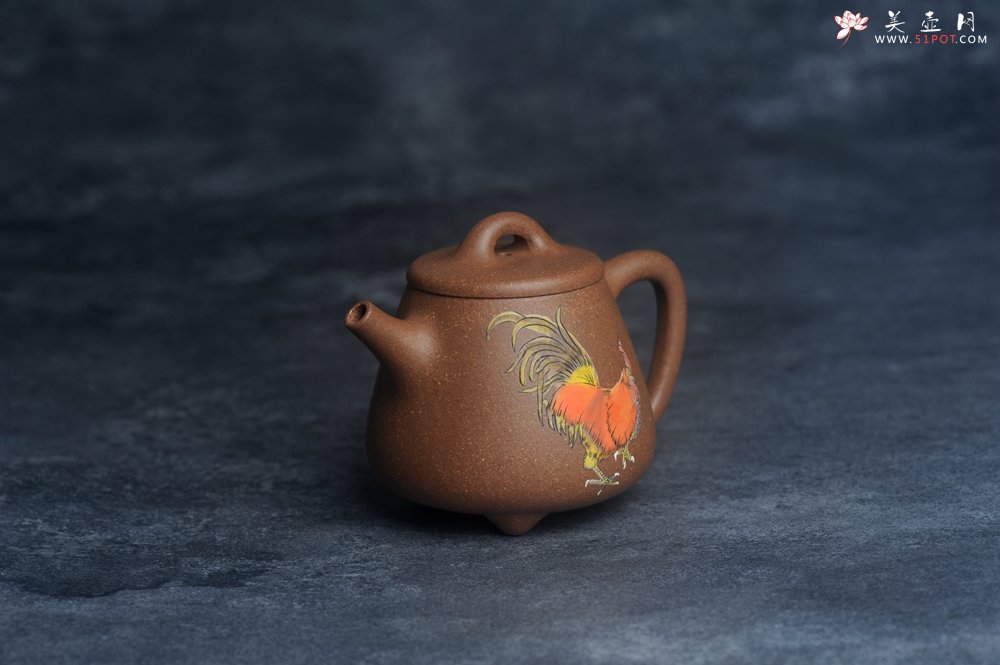 紫砂壶图片：美壶特惠 潜力股王静然 精致老段泥高石瓢 泥绘大公鸡 特吉利文气 - 宜兴紫砂壶网