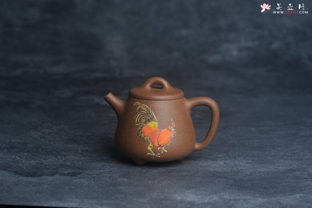 紫砂壶图片：美壶特惠 潜力股王静然 精致老段泥高石瓢 泥绘大公鸡 特吉利文气 - 宜兴紫砂壶网