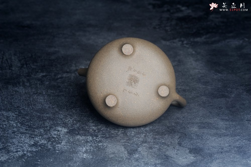 紫砂壶图片：高温四号井老青段 全手工子冶石瓢 装饰经典老子冶画面板桥竹 特有品味 期待与您结缘 - 宜兴紫砂壶网