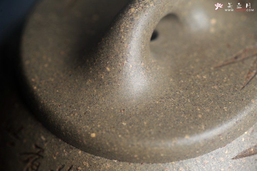 紫砂壶图片：高温四号井老青段 全手工子冶石瓢 装饰经典老子冶画面板桥竹 特有品味 期待与您结缘 - 宜兴紫砂壶网