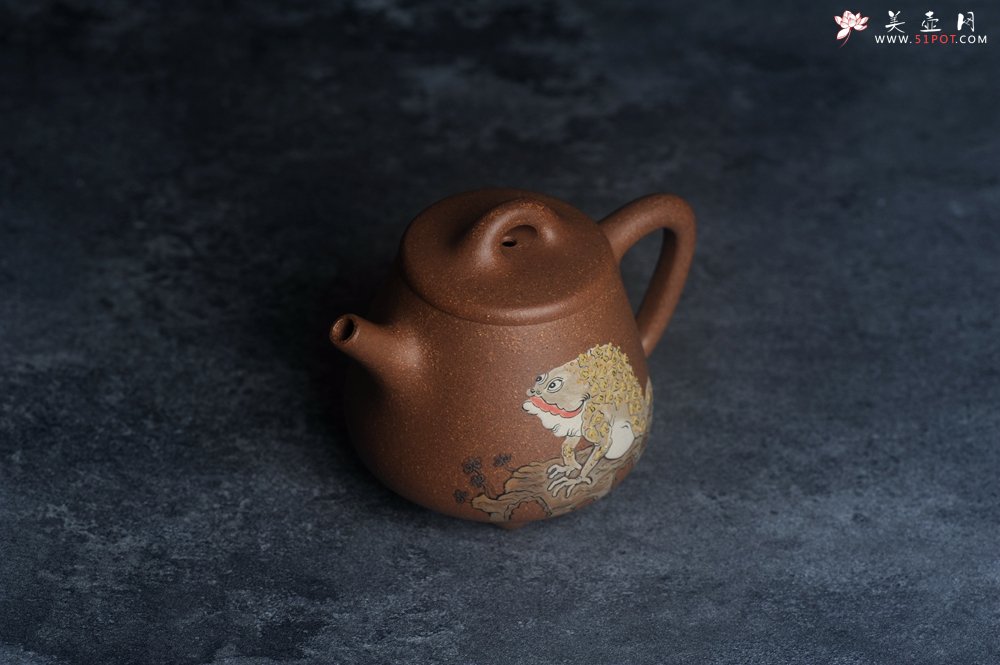 紫砂壶图片：美壶特惠 潜力股王静然 精致老段泥高石瓢 泥绘金蟾 特文气 - 宜兴紫砂壶网
