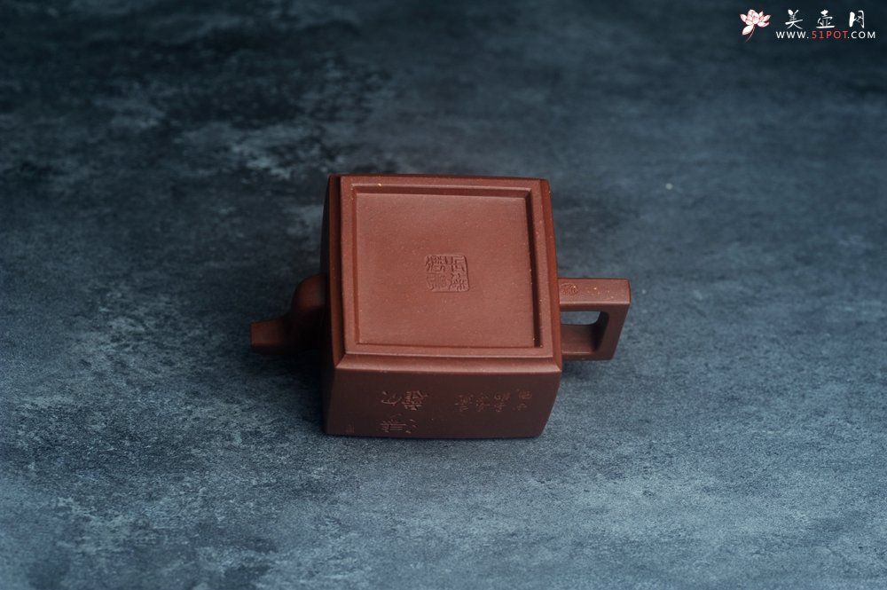 紫砂壶图片：全手工优质紫红泥精致亚明四方壶 装饰枯枝鸟图 特文气 - 宜兴紫砂壶网