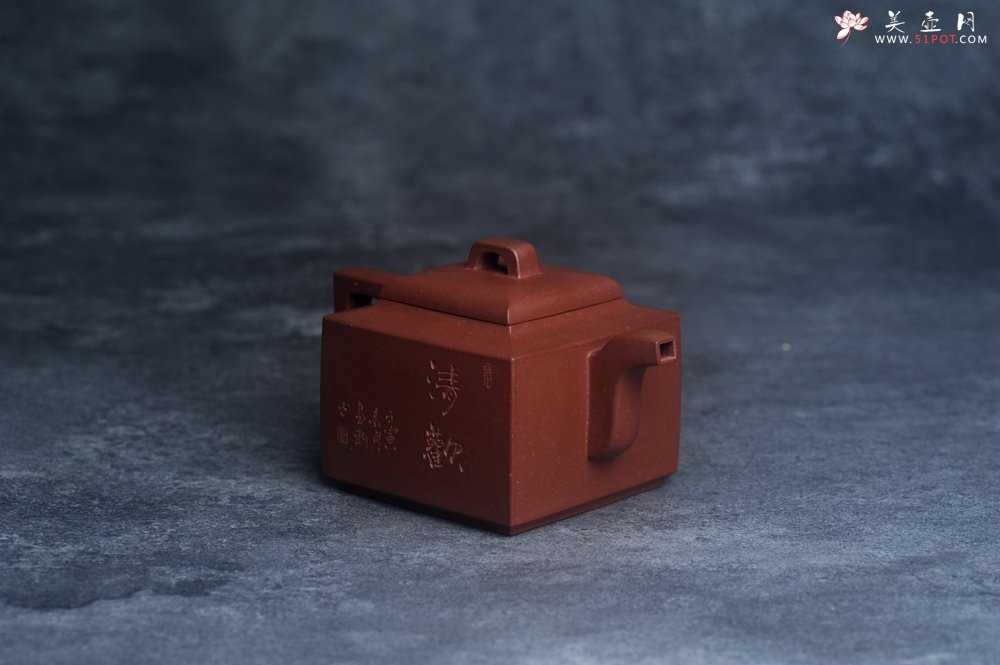 紫砂壶图片：全手工优质紫红泥精致亚明四方壶 装饰枯枝鸟图 特文气 - 宜兴紫砂壶网