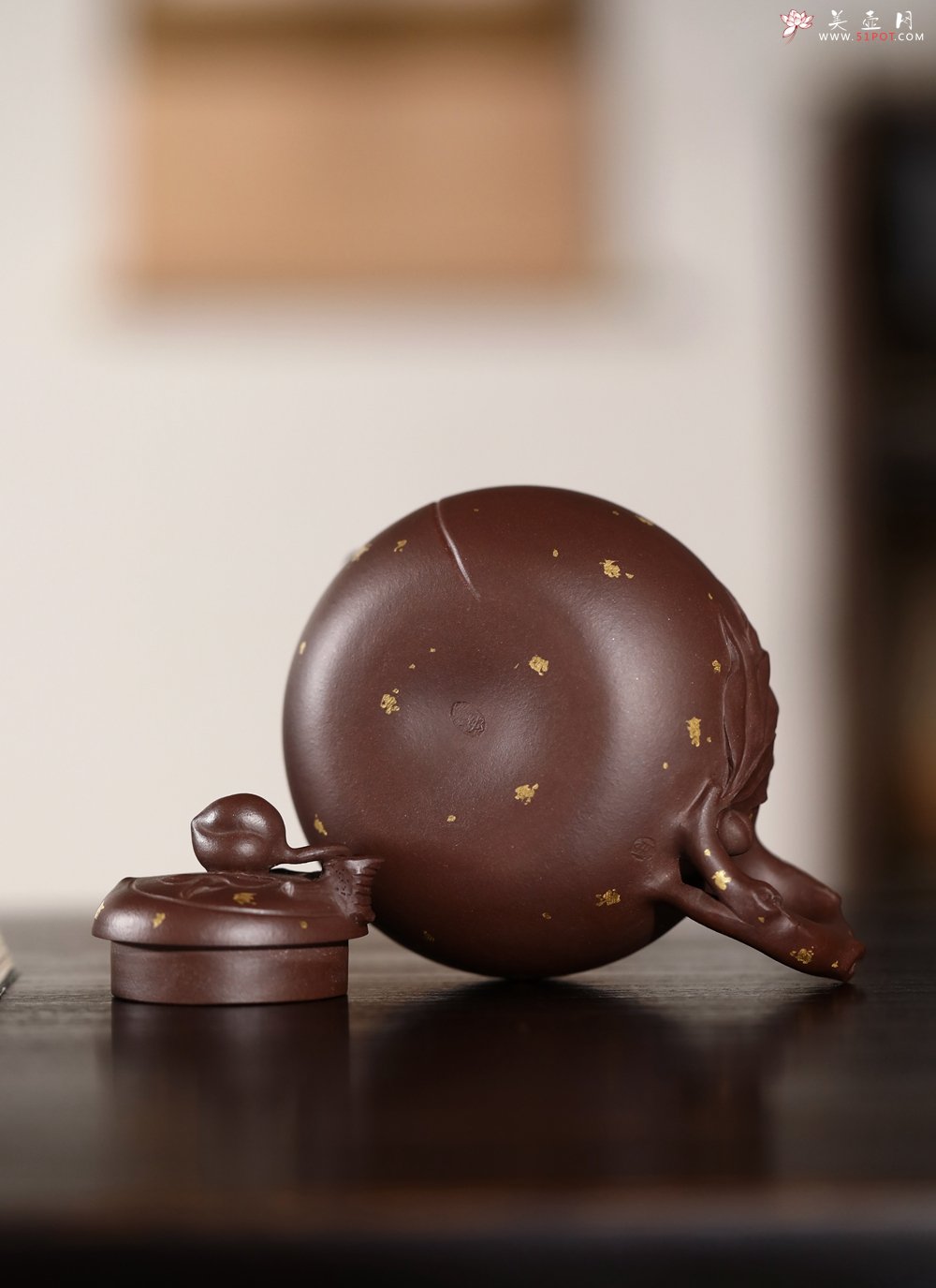 紫砂壶图片：潜力股周学学全手工洒金工艺特好文革紫泥精制寿桃壶 特费工 - 宜兴紫砂壶网