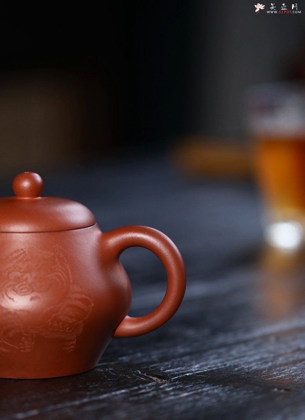 紫砂壶图片：特油润黄龙山小红泥全手工朱泥宝记经典款高虚扁壶 - 宜兴紫砂壶网