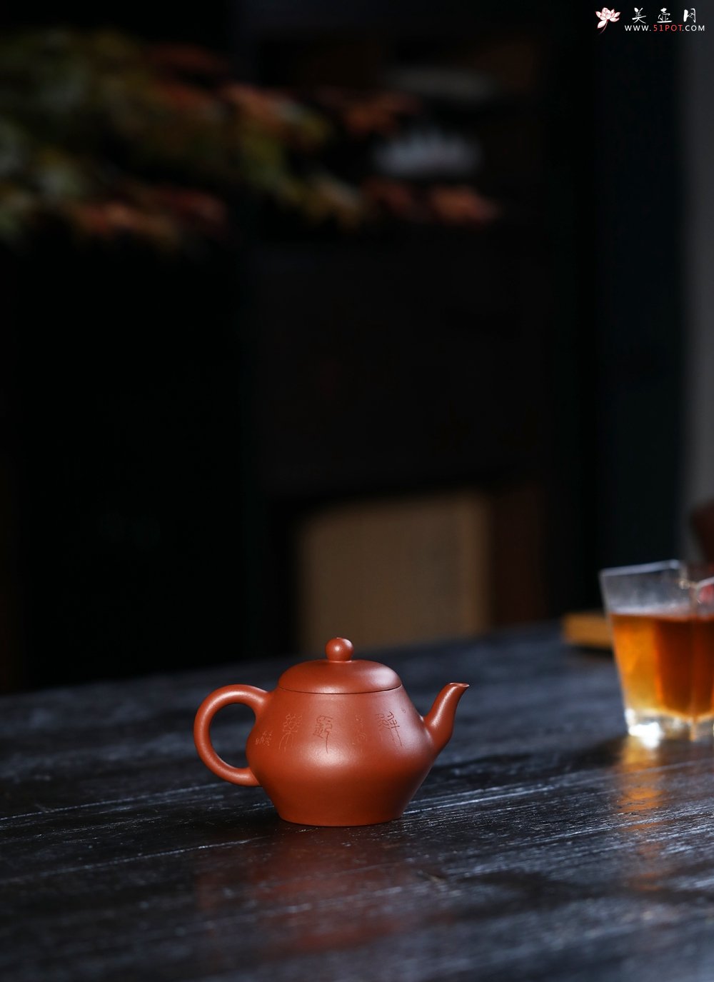 紫砂壶图片：特油润黄龙山小红泥全手工朱泥宝记经典款高虚扁壶 - 宜兴紫砂壶网