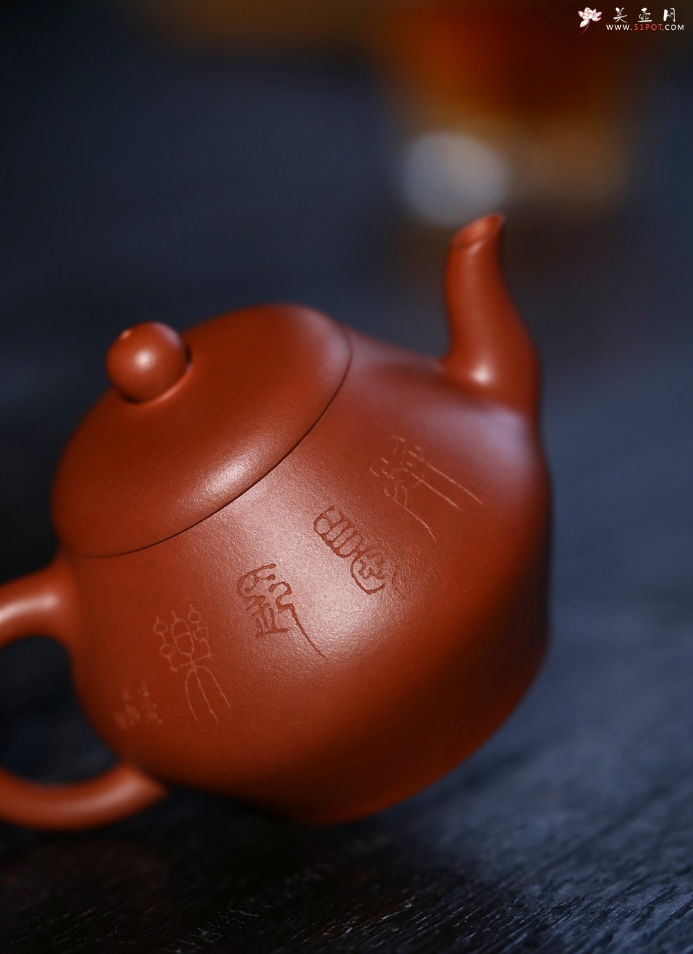 紫砂壶图片：特油润黄龙山小红泥全手工朱泥宝记经典款高虚扁壶 - 宜兴紫砂壶网