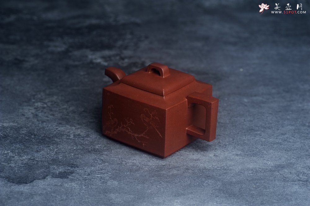 紫砂壶图片：全手工优质紫红泥精致亚明四方壶 装饰枯枝鸟图 特文气 - 宜兴紫砂壶网