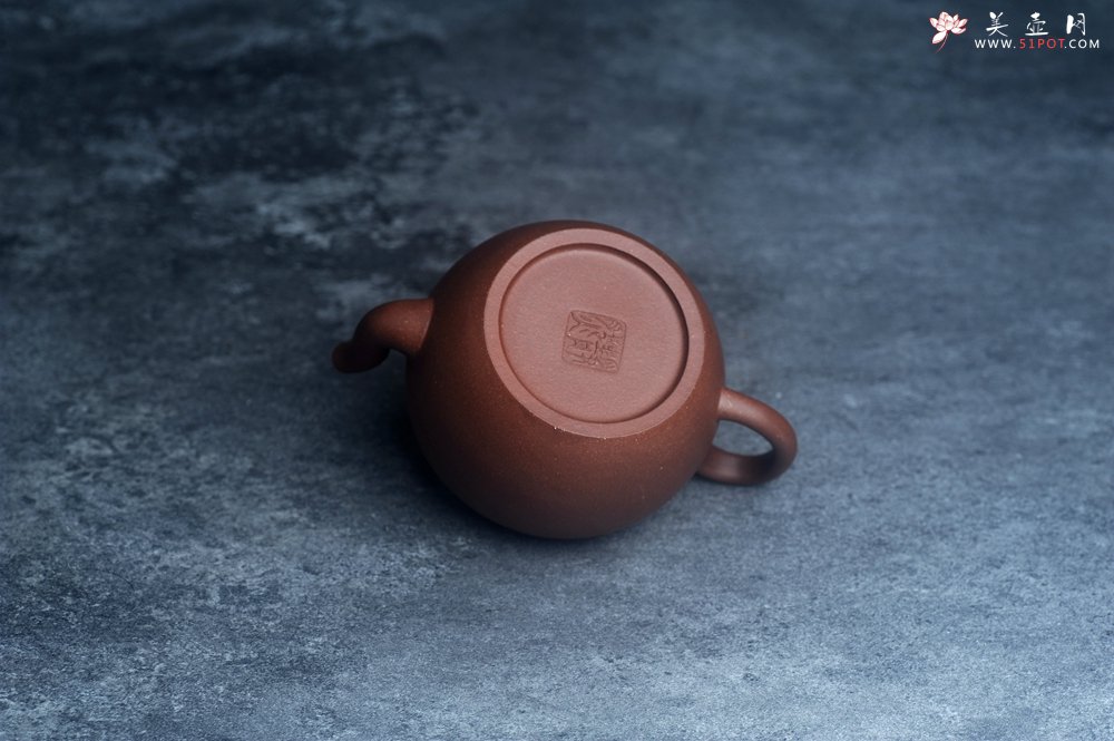 紫砂壶图片：美壶特惠 精致黑星红拼紫泥（家藏限量）平盖莲子壶 球孔出水爽利 茶人醉爱 - 宜兴紫砂壶网