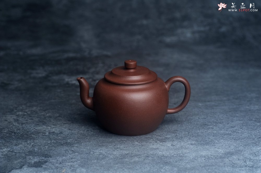 紫砂壶图片：美壶特惠 精致黑星红拼紫泥（家藏限量）平盖莲子壶 球孔出水爽利 茶人醉爱 - 宜兴紫砂壶网