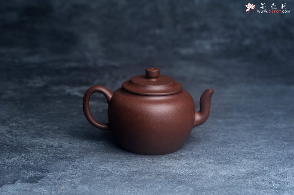 紫砂壶图片：美壶特惠 精致黑星红拼紫泥（家藏限量）平盖莲子壶 球孔出水爽利 茶人醉爱 - 宜兴紫砂壶网