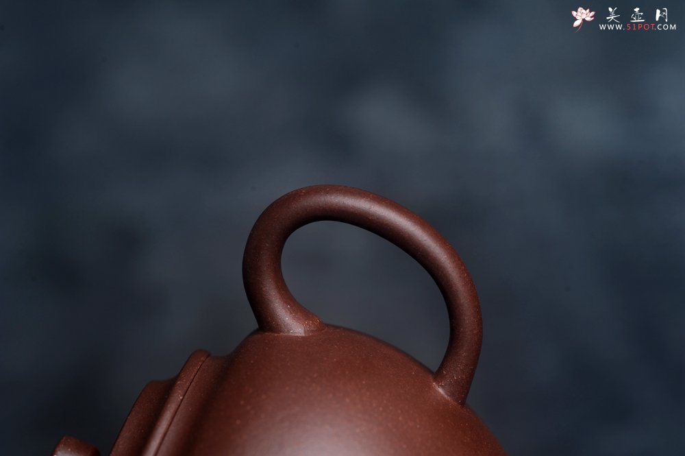 紫砂壶图片：美壶特惠 精致黑星红拼紫泥（家藏限量）平盖莲子壶 球孔出水爽利 茶人醉爱 - 宜兴紫砂壶网
