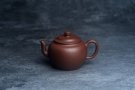 紫砂壶图片：美壶特惠 精致黑星红拼紫泥（家藏限量）平盖莲子壶 球孔出水爽利 茶人醉爱 - 宜兴紫砂壶网
