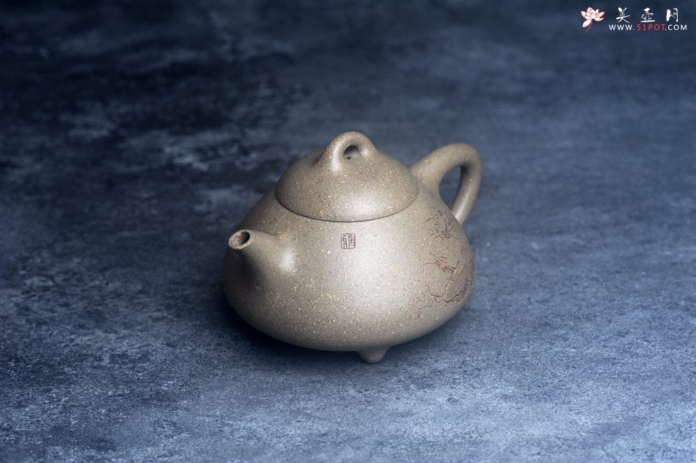 紫砂壶图片：美壶特惠 美壶网特供限量极品高温四号井老青段 精工乳瓢茶壶 装饰人物 特文气 - 宜兴紫砂壶网