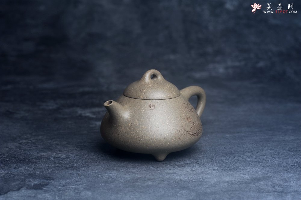 紫砂壶图片：美壶特惠 美壶网特供限量极品高温四号井老青段 精工乳瓢茶壶 装饰人物 特文气 - 宜兴紫砂壶网