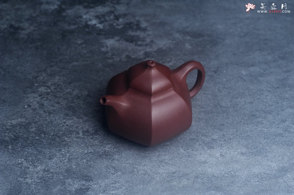 紫砂壶图片：美壶特惠 潜力股凌晨老师 精致全手工枣红泥六方乳鼎茶壶 - 宜兴紫砂壶网