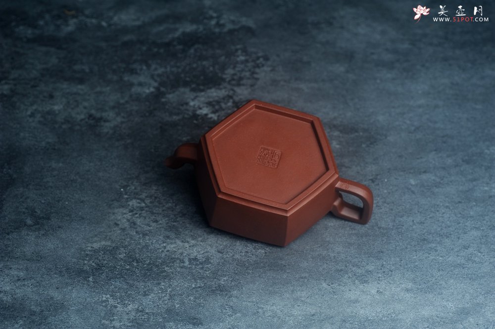 紫砂壶图片：美壶特惠 潜力股凌晨老师 精致全手工中槽清六方云台壶 - 宜兴紫砂壶网