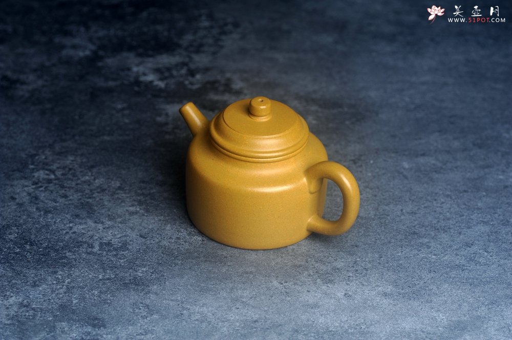 紫砂壶图片：潜力股周小培老师 特好黄金段泥全手工德中壶 - 宜兴紫砂壶网