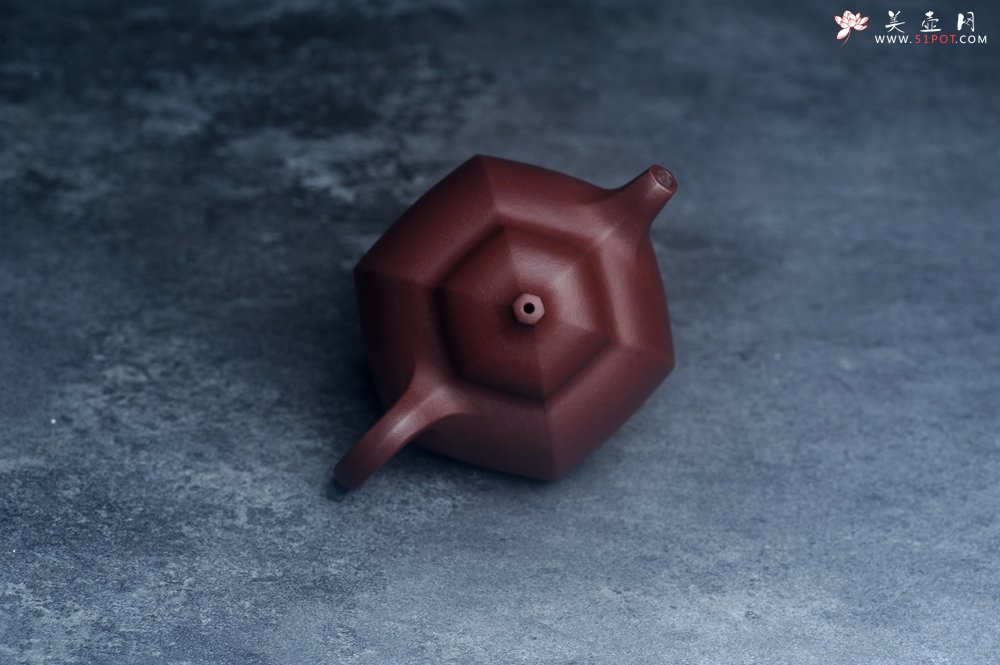 紫砂壶图片：美壶特惠 潜力股凌晨老师 精致全手工枣红泥六方乳鼎茶壶 - 宜兴紫砂壶网