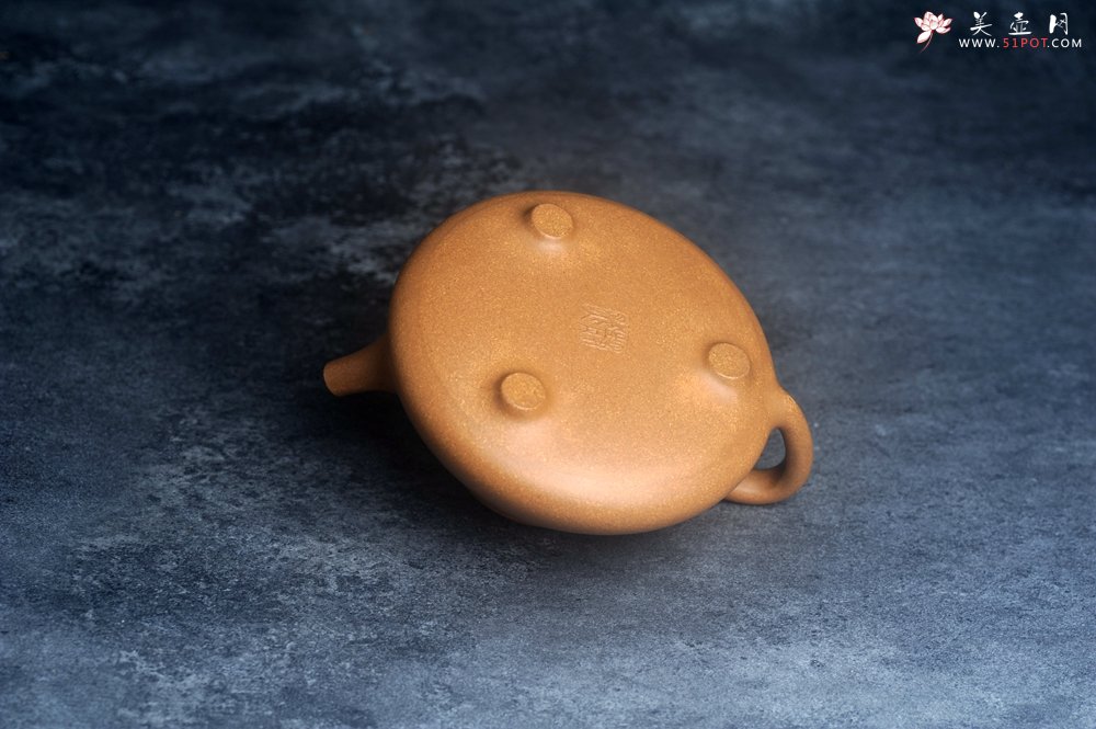 紫砂壶图片：美壶特惠 特好老黄段泥精致子冶石瓢壶 通景装饰梅花 特文气 - 宜兴紫砂壶网