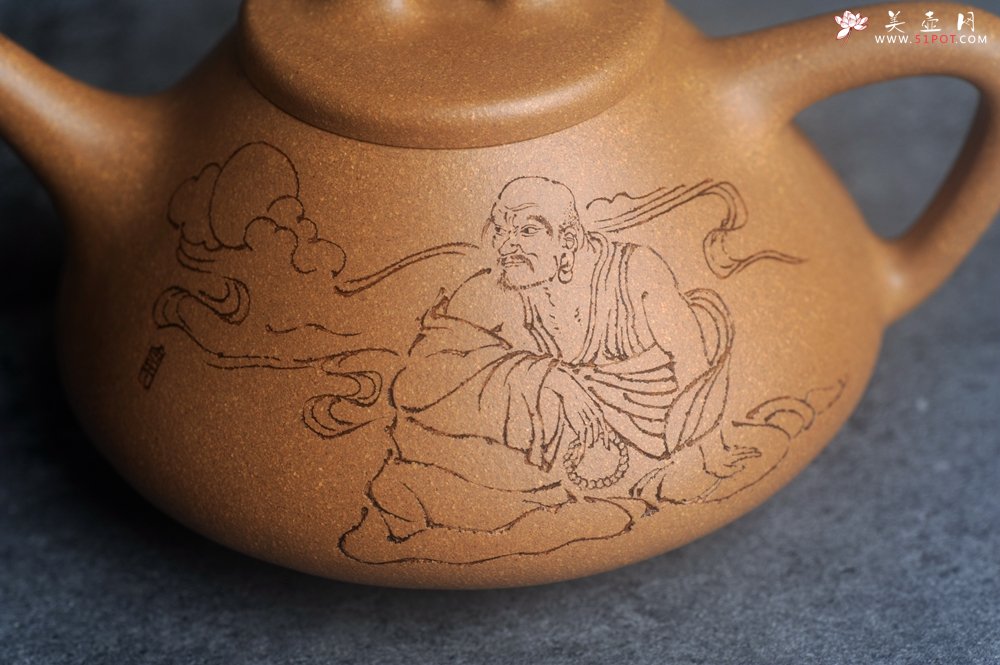 紫砂壶图片：美壶特惠 特好老黄段泥精致子冶石瓢壶 咫尺天涯共月明 - 宜兴紫砂壶网