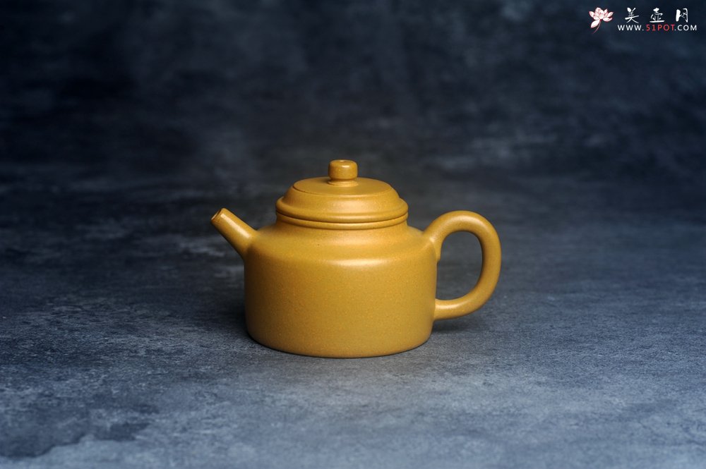 紫砂壶图片：潜力股周小培老师 特好黄金段泥全手工德中壶 - 宜兴紫砂壶网