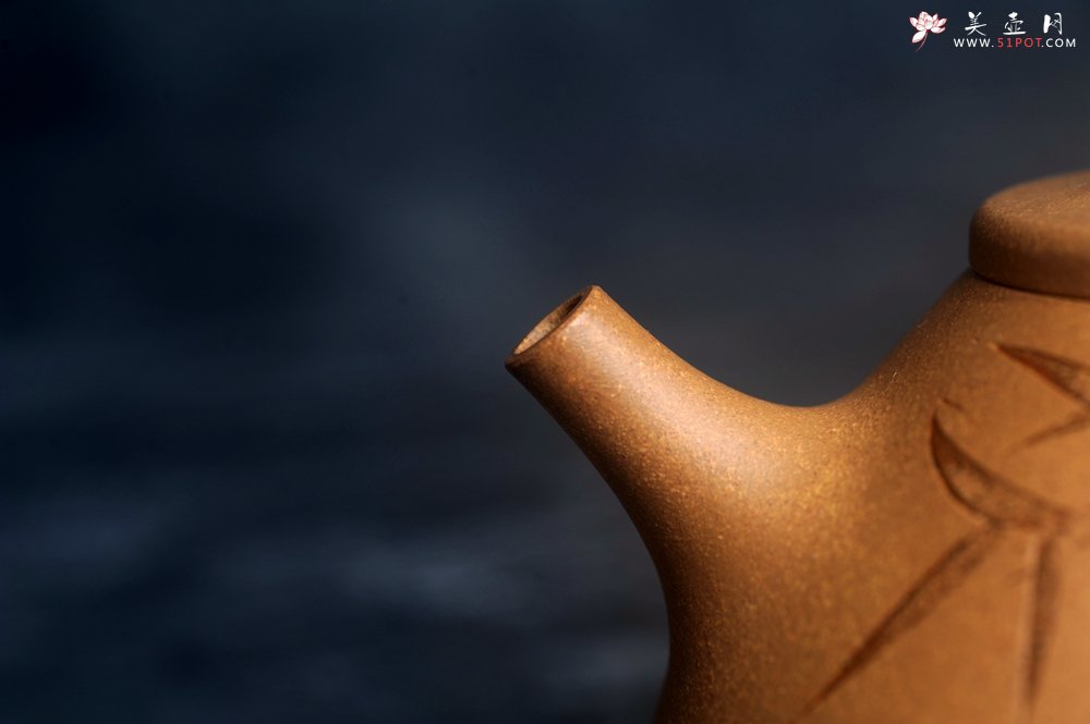 紫砂壶图片：美壶特惠 特好老黄段泥精致子冶石瓢壶 君子唯爱竹 特文气 - 宜兴紫砂壶网