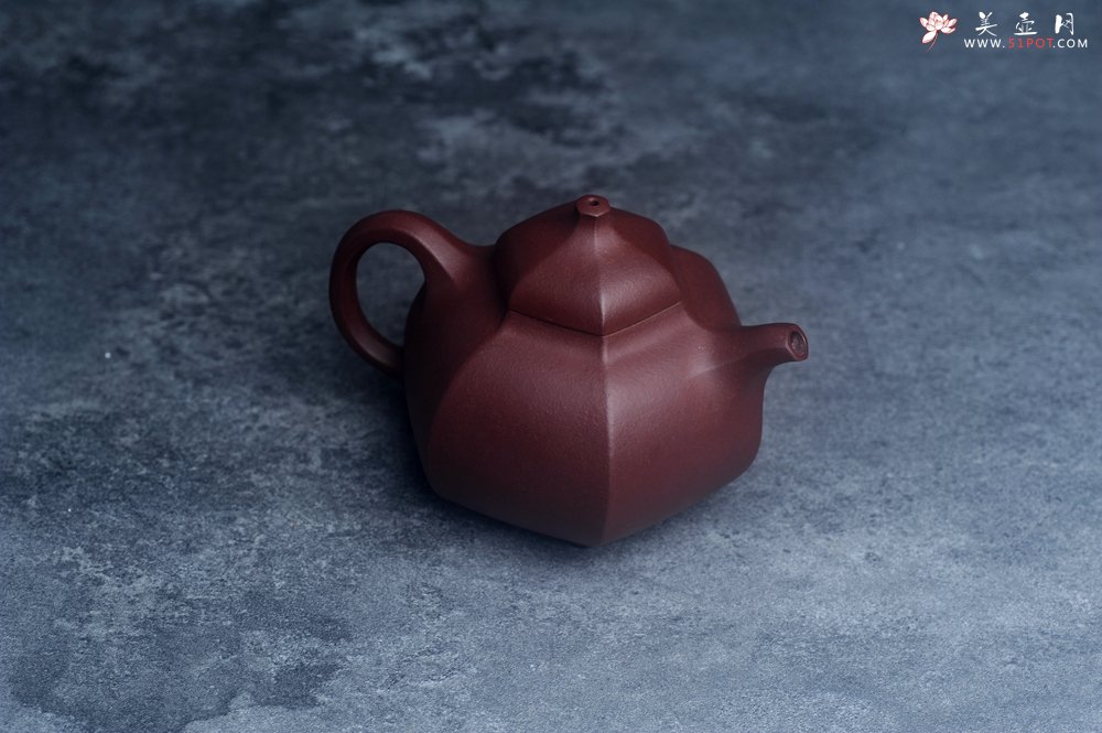 紫砂壶图片：美壶特惠 潜力股凌晨老师 精致全手工枣红泥六方乳鼎茶壶 - 宜兴紫砂壶网